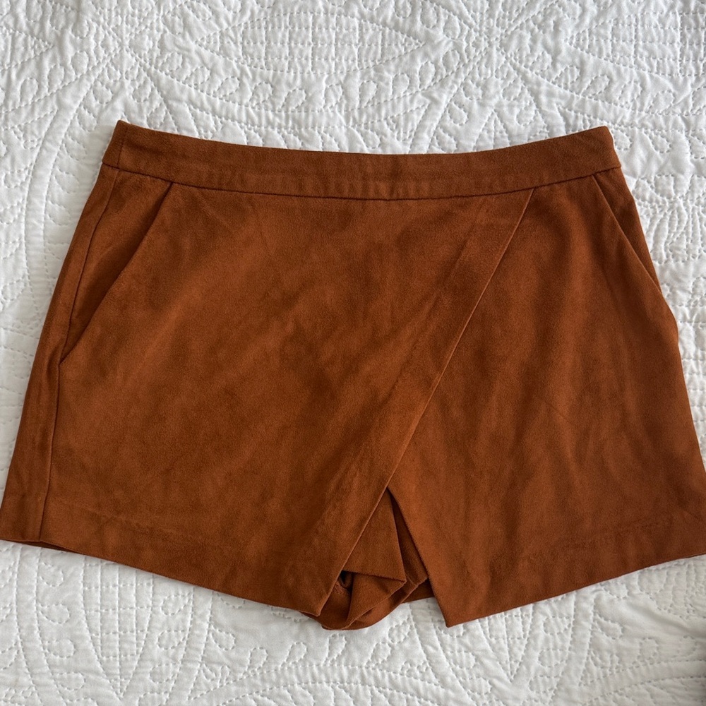 LA Hearts suede brown Shorts with flap detail